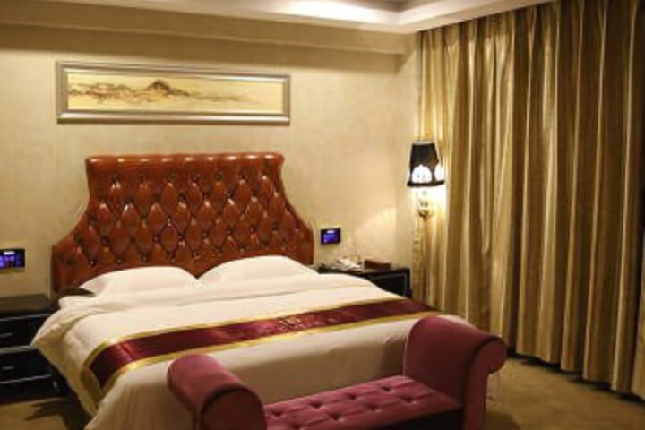 Room 8 of 10