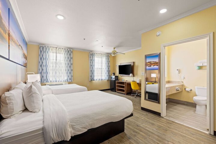2 Queen Beds (9 of 9)