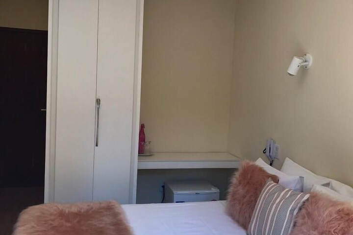 Room 2 of 92