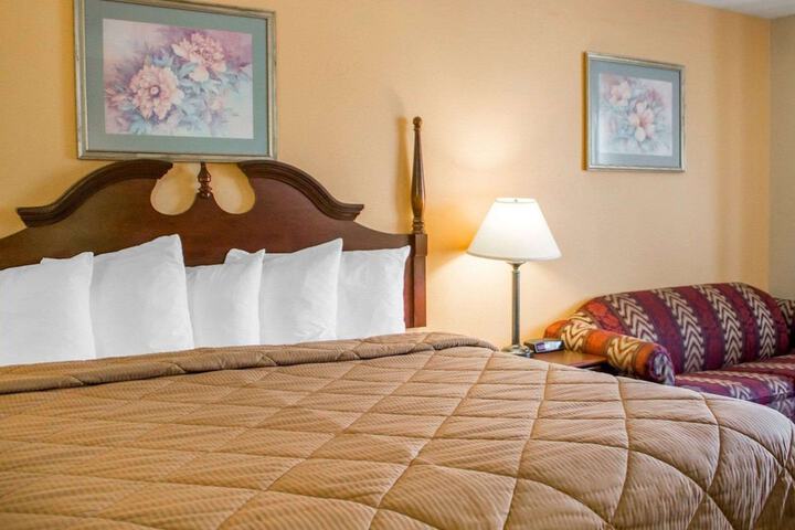 1 King Bed (1 of 8)