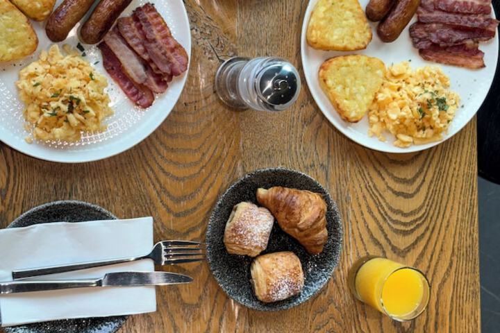 Breakfast/Coffee Service 90 of 112