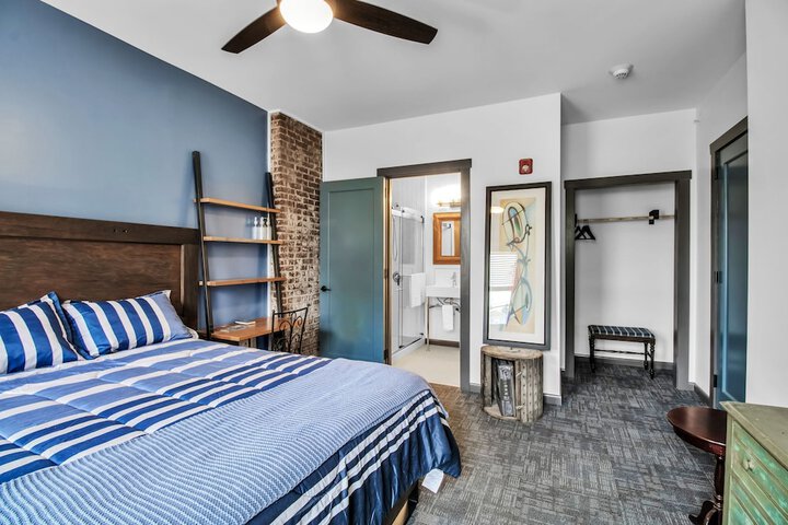 Room 5 of 13