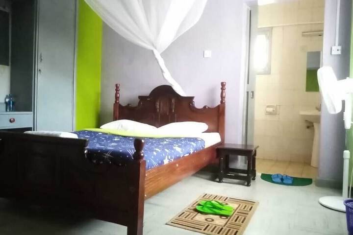 Room 4 of 7