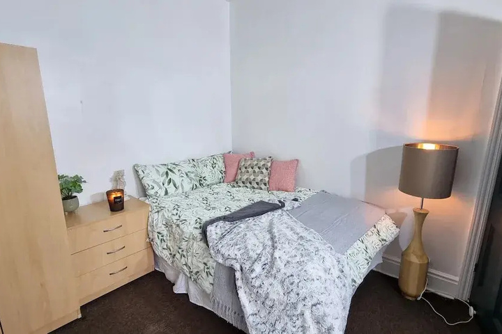 Room 3 of 16