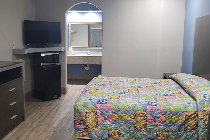 Room 11 of 17