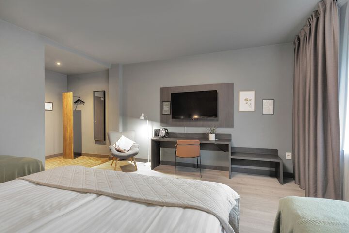 Room 28 of 60
