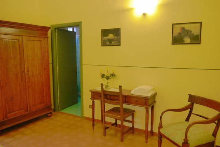 Room 15 of 28