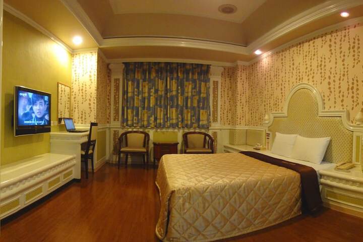 Room 14 of 27