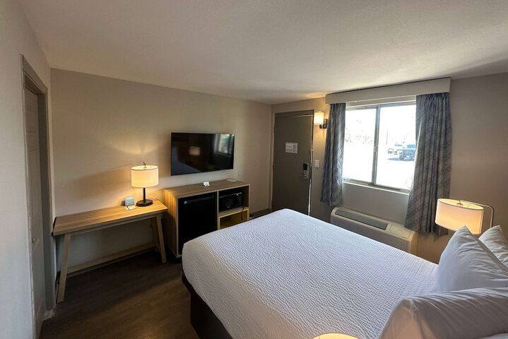 Room 8 of 28