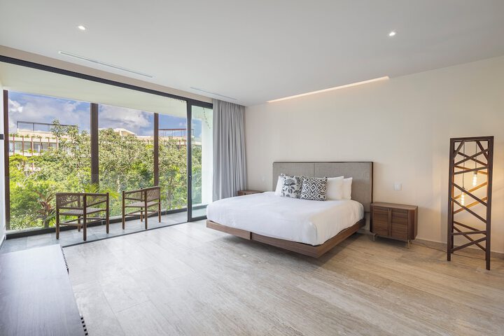 Room 32 of 179