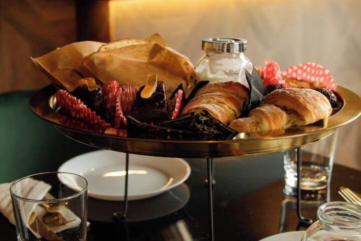 Breakfast/Coffee Service 176 of 183