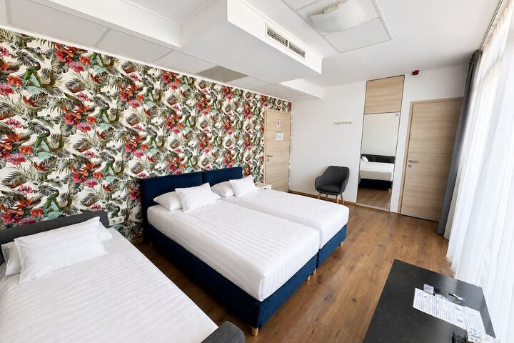 Room 43 of 118