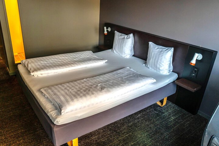 Room 50 of 99