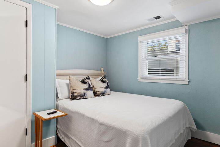 Room 30 of 759