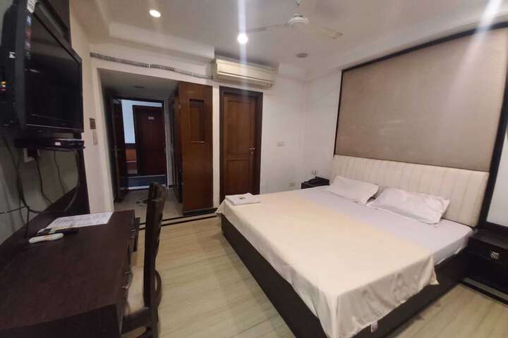 Room 7 of 23
