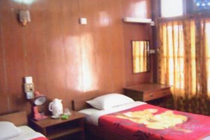 Room 13 of 21