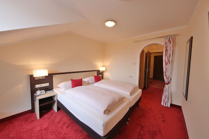 Room 16 of 31