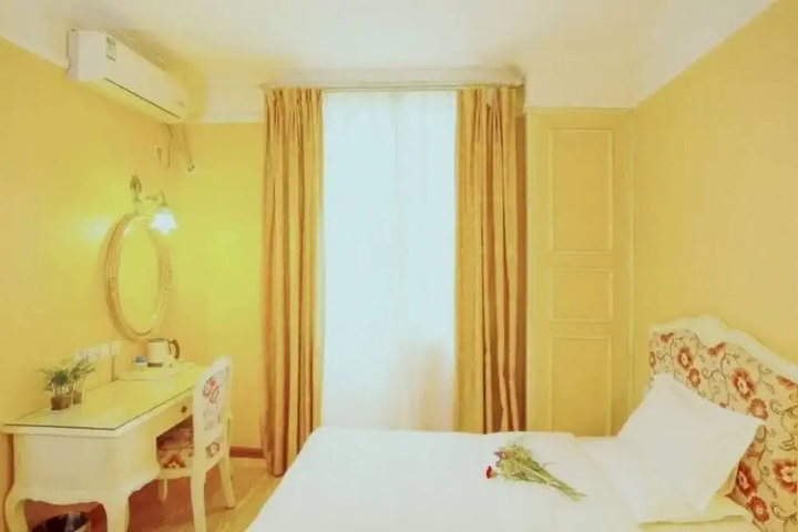 Room 3 of 10