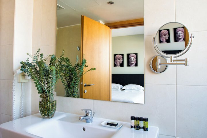 Room 51 of 95