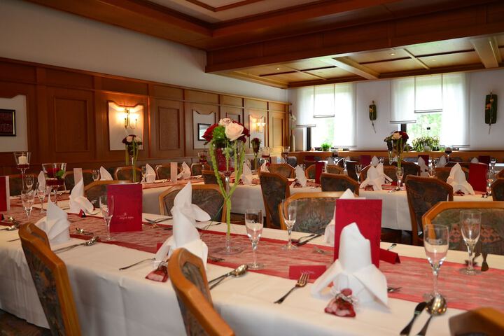 Dining 33 of 46