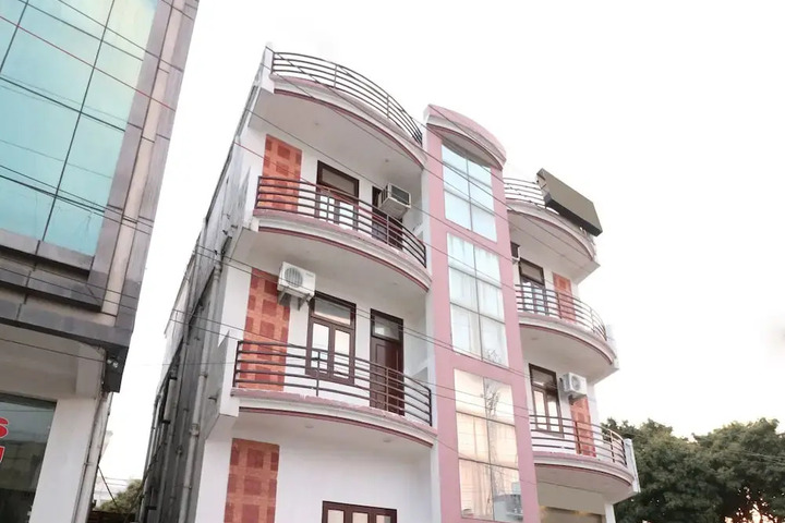 OYO 12068 SUNDER RESIDENCY