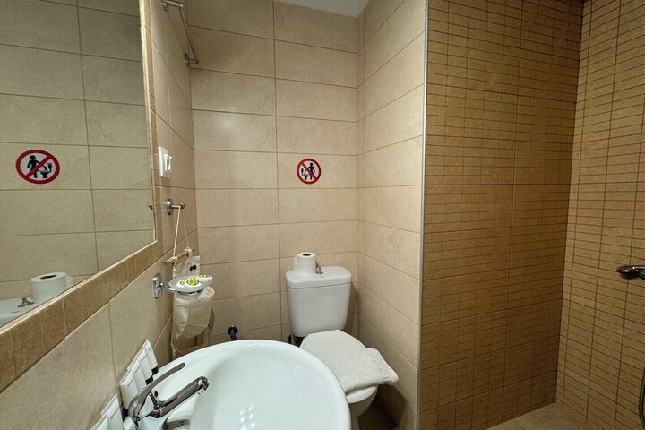 Room 111 of 171