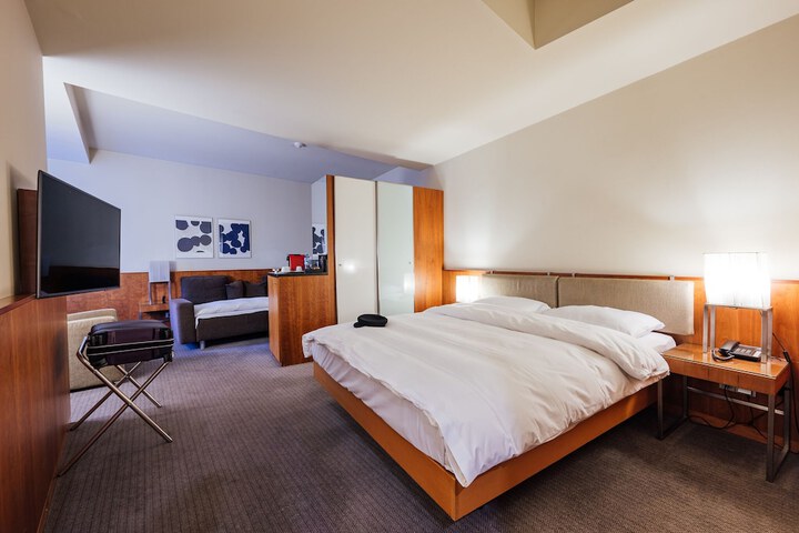 Room 35 of 156
