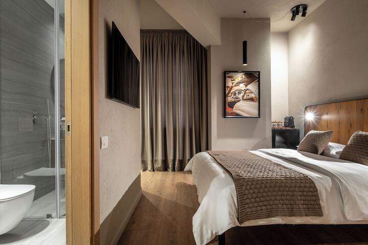 Room 13 of 80