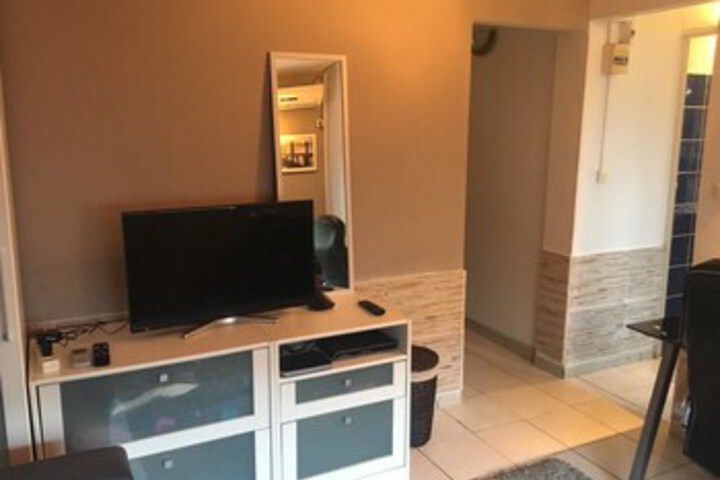 Room 8 of 12