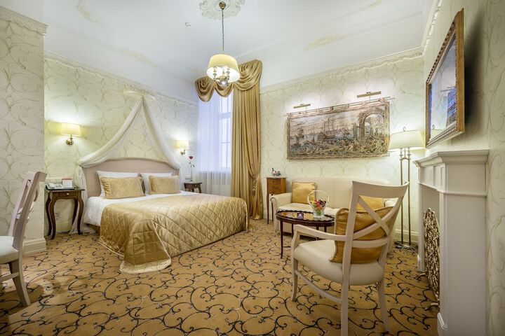 Room 22 of 102