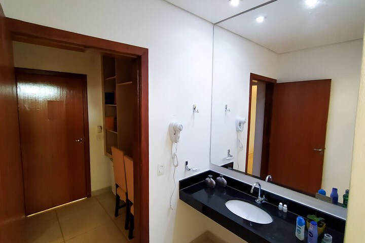 Room 40 of 145