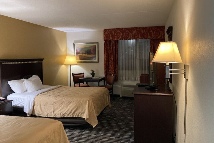2 Double Beds (6 of 11)