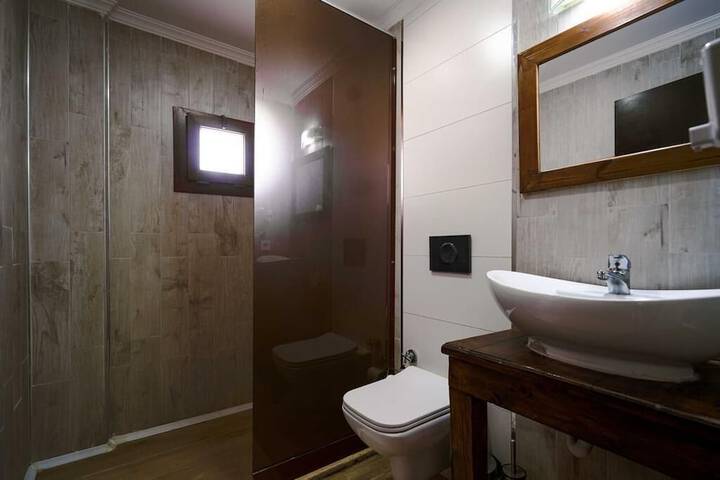 Room 48 of 103