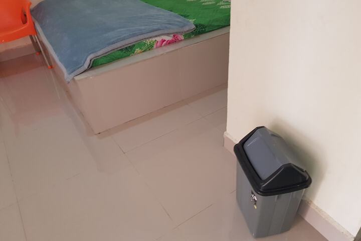 Room 9 of 29