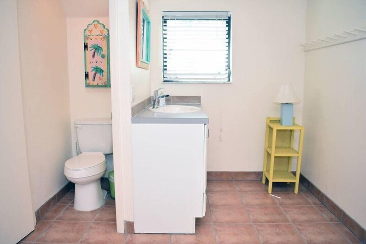 Room 6 of 33