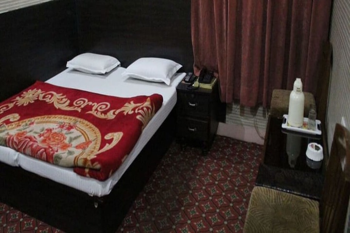 Room 7 of 10
