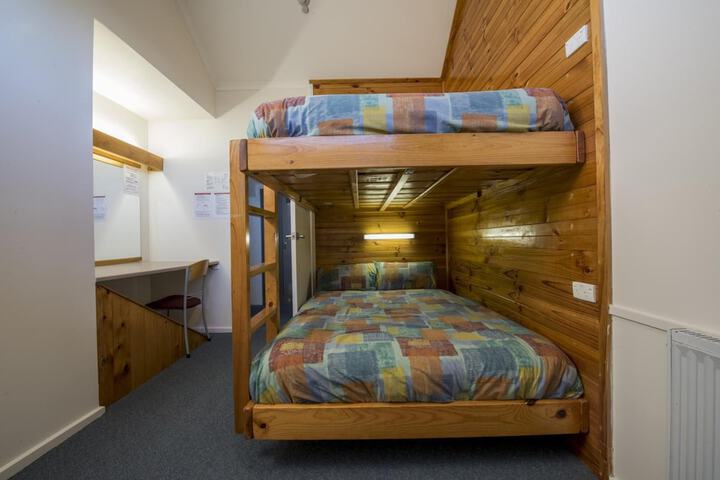 Room 16 of 48