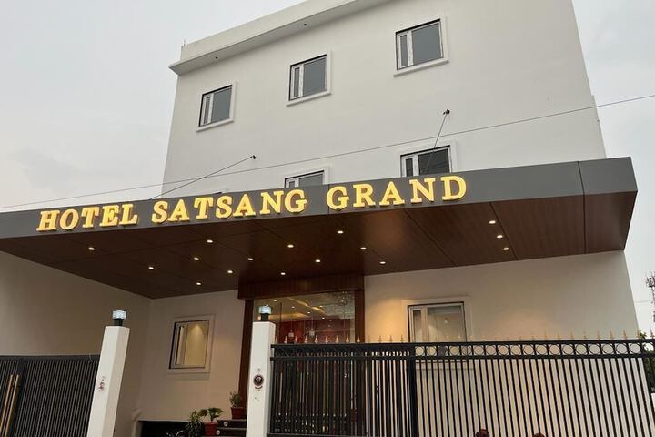 Hotel Satsang Grand