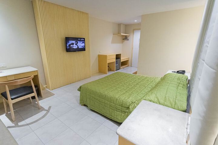 Room 4 of 52