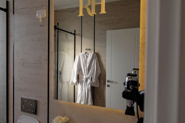 Room 28 of 40