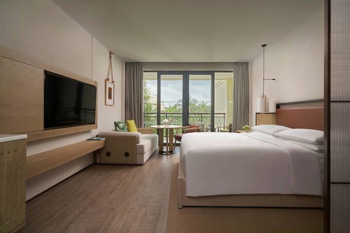 Room 15 of 136