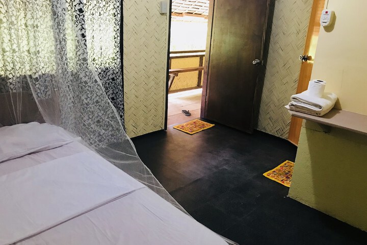 Room 6 of 24