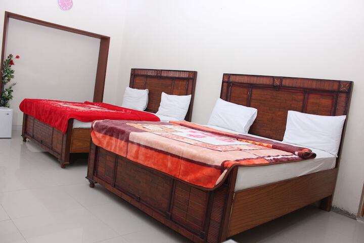 Room 10 of 33