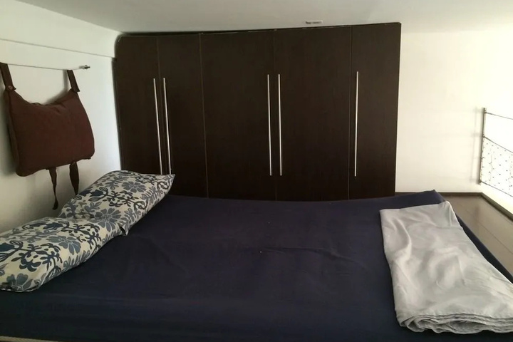 Room 5 of 10