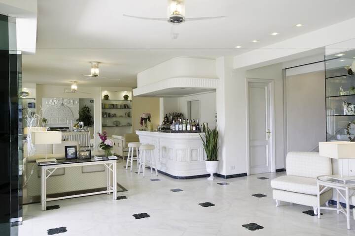 Guest Lobby