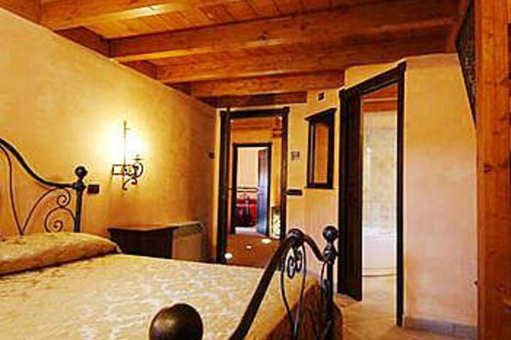 Room 21 of 31