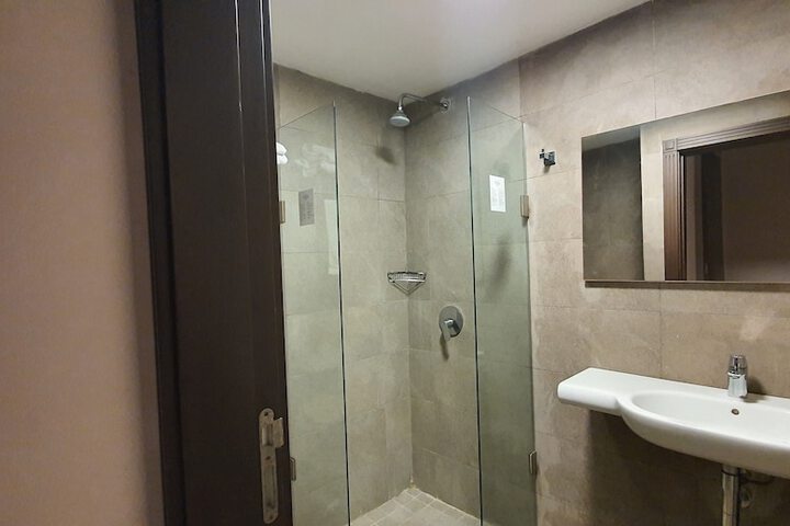 Room 21 of 37