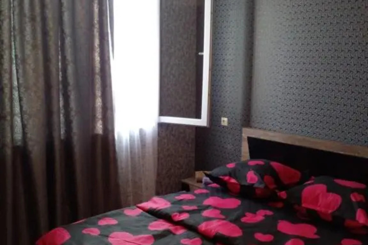 Room 4 of 12