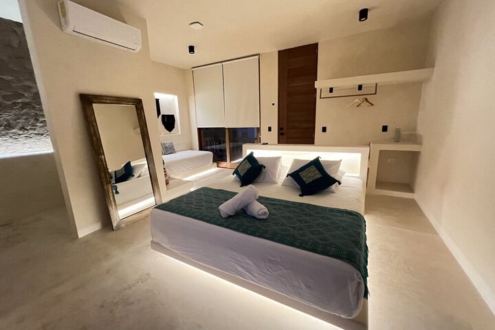Room 19 of 90