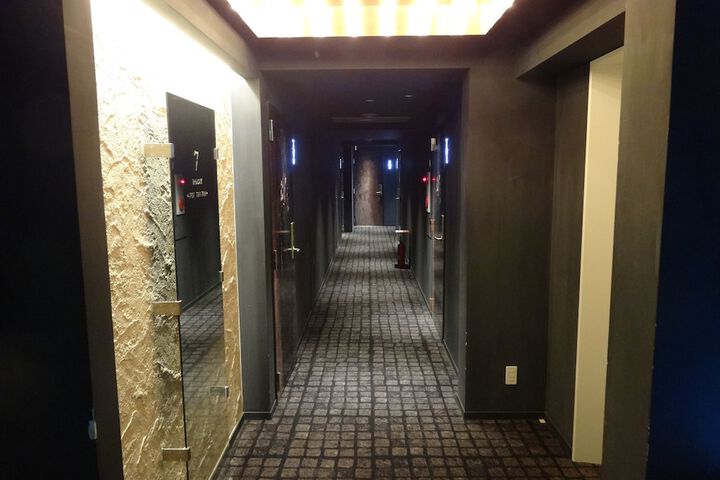 Ballroom/Hall 27 of 31